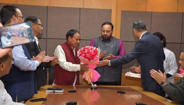 स्वास्थ्य मंत्री डॉ. धन सिंह रावत ने किया गुवाहाटी मेडिकल कॉलेज का भ्रमण, स्वास्थ्य विभाग असम के उच्चाधिकारियों के साथ की बैठक, कहा स्वास्थ्य क्षेत्र में एक-दूसरे का सहयोग करेंगे दोनों राज्य