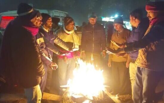 हरिद्वार : जिले में में जगह-जगह जलाए जा रहे हैं अलाव, डीएम धीराज सिंह गर्ब्याल ने अधिकारियों को दिए निर्देश, जरूरत होने पर की जाए कम्बल वितरण एवं अलाव की व्यवस्था