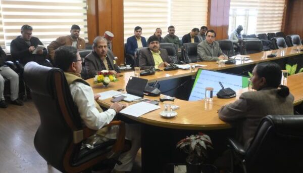 मुख्यमंत्री पुष्कर सिंह धामी ने की नियोजन विभाग की समीक्षा, कार्यरत विभागों एवं प्रकोष्ठों को आपसी समन्वय के साथ कार्य करने के दिए निर्देश