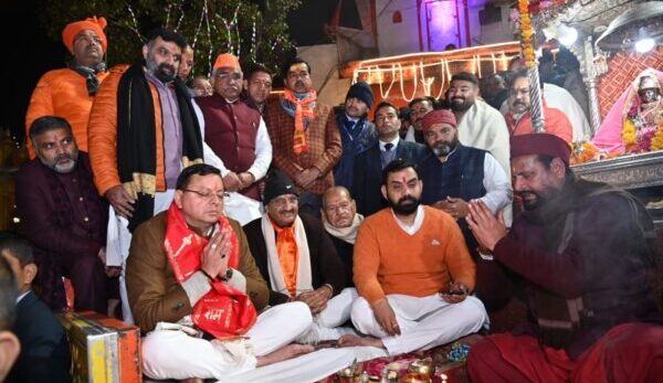 मुख्यमंत्री पुष्कर सिंह धामी ने हरकी पैड़ी में आयोजित दीपोत्सव व विशेष आरती कार्यक्रम में किया प्रतिभाग