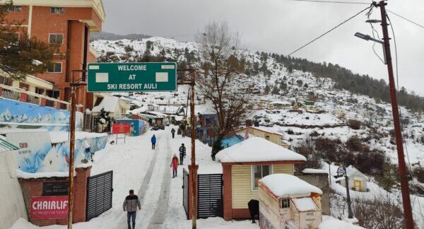 चमोली : जिले के 68 गांव बर्फवारी से प्रभावित, इन गांवों में हुई है जम कर बर्फवारी