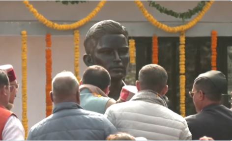 मुख्यमंत्री पुष्कर सिंह धामी ने पौड़ी में राइफलमैन जसवंत सिंह रावत की प्रतिमा का किया अनावरण