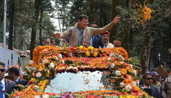 मुख्यमंत्री पुष्कर सिंह धामी ने दिशा ध्याणी, ब्यै-ब्वारी‘ कार्यक्रम में प्रतिभाग कर पौड़ी में 800 करोड़ की 353 विभिन्न विकास योजनाओं का शिलान्यास एवं लोकार्पण