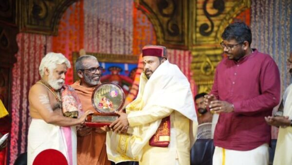 श्री बदरीनाथ धाम के मुख्य पुजारी रावल जी मल्लियूर शंकर स्मृति पुरस्कार से हुए सम्मानित