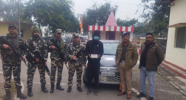 एसपी अजय गणपति के निर्देशन में ड्रग तस्करों पर लगातार कार्यवाही जारी, टनकपुर पुलिस एवं SSB ने चलाया संयुक्त चैकिंग अभियान, सैलानीगोठ क्षेत्र से 10.65 ग्राम स्मैक के साथ शहजादे को किया गिरफ्तार