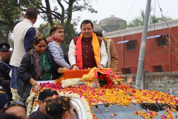 मुख्यमंत्री ने लाभार्थी सम्मान समारोह में विभिन्न विभागों की योजनाओं से जुड़े हुए 43 लाभार्थियों को किया सम्मानित कोटद्वार स्थित गब्बर सिंह कैंप के पास पुल बनाने की की गई घोषणा