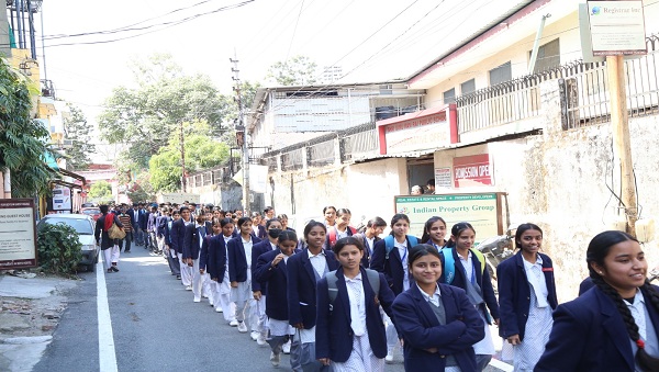 श्री गुरु राम राय विश्वविद्यालय के NSS स्वयंसेवकों एवं छात्रों द्वारा किया गया स्वच्छता रैली का आयोजन