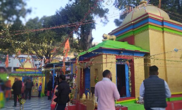 देवाल शिव मंदिर से चोरों ने उडाये दो दान पात्र, पुजारी ने पुलिस को दी तहरीर