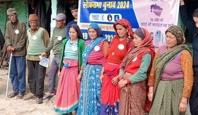 चमोली : मतदान का आश्वासन देकर कुजौं क्षेत्र के ग्रामीणों ने ली शपथ
