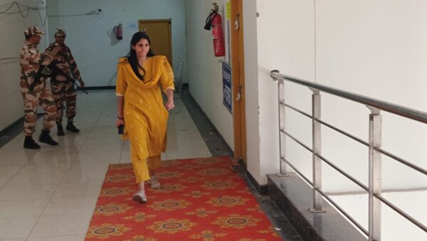 डीएम सोनिका ने महाराणा प्रताप स्पोर्टस कॉलेज रायपुर में बनाये गये स्ट्रांगरूम का किया रूटीन निरीक्षण
