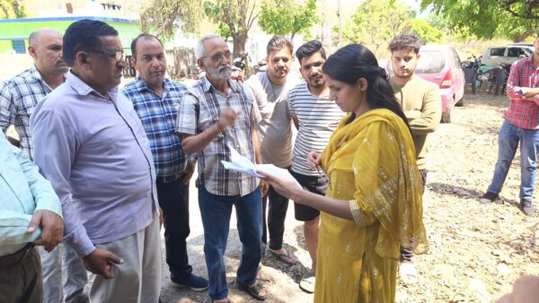 डीएम सोनिका ने सुनी ग्रामीणों की समस्याएं, अधिकारियों को दिए आवश्यक दिशा निर्देश