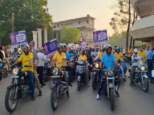 कोटद्वार : पुलिस और लायंस क्लब ने जागरूकता बाइक रैली का किया आयोजन
