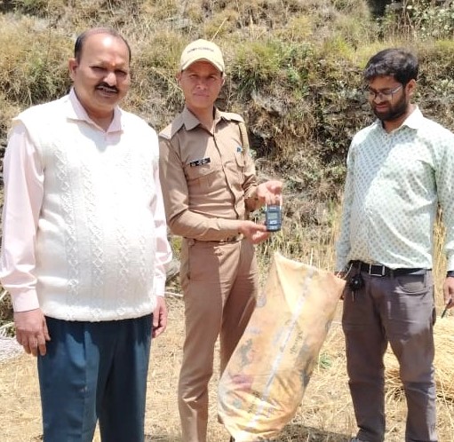 एसडीएम राजकुमार पांडेय ने गेहूं की फसल पर क्रॉप कटिंग प्रयोग का किया निरीक्षण