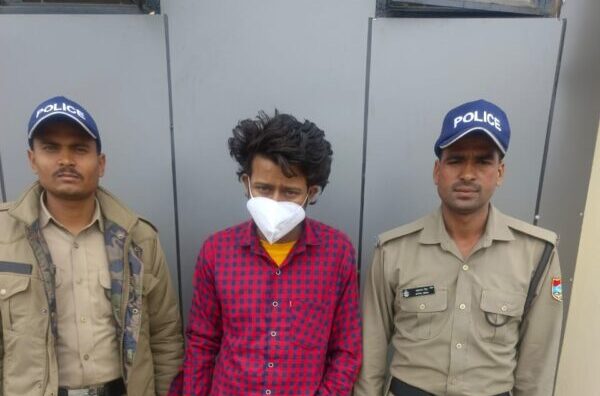 एसपी अजय गणपति के निर्देशन में ड्रग तस्करों पर लगातार कार्रवाही जारी, थाना लोहाघाट व SOG पुलिस टीम ने 21.35 ग्राम अवैध स्मैक के साथ 01 तस्कर को किया गिरफ्तार
