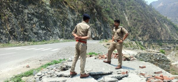 एसपी अजय गणपति ने लोहाघाट क्षेत्रान्तर्गत भारतोली, घाट-पनार सहित दुर्घटना सम्भावित स्थलों का किया निरीक्षण, दिए निर्देश