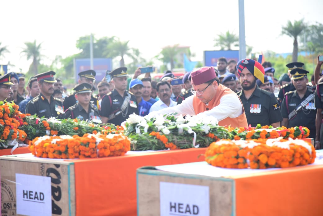 मुख्यमंत्री धामी ने नम आंखों से दी उत्तराखंड के वीर सपूतों को श्रद्धांजलि