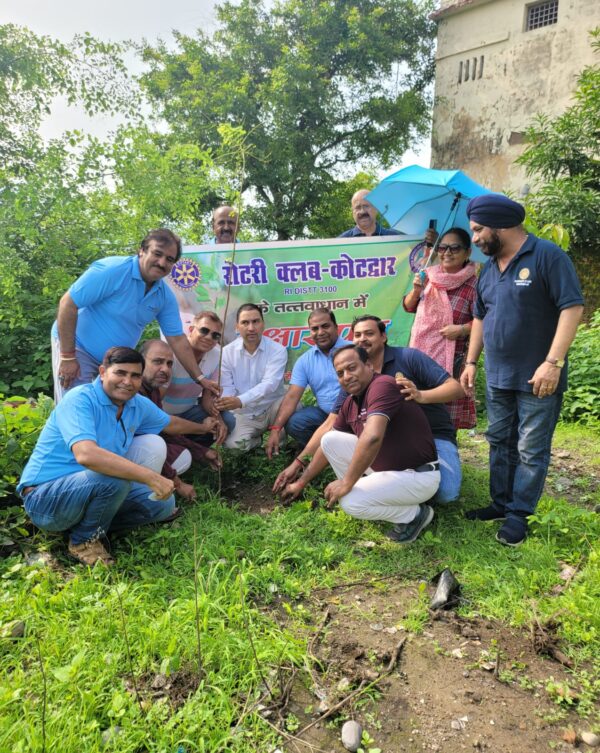 रोटरी क्लब कोटद्वार ने किया वृक्षारोपण कार्यक्रम आयोजित