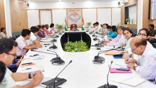 मुख्य सचिव राधा रतूड़ी ने पीएम प्रगति पोर्टल के तहत की भारतनेट, दिल्ली देहरादून एक्सप्रेस-वे, देवबंद रुड़की रेलवे लाइन प्रोजेक्ट तथा AMRUT 2.0, PM -ABHIM कार्यक्रमों की समीक्षा, दिए निर्देश