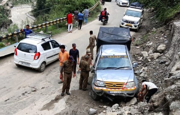 बदरीनाथ हाइवे पर वाहन दुर्घटनाग्रस्त, पांच गंभीर घायल