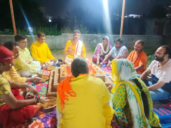 यति नरसिंघानंद गिरि विचार केंद्र कटरा द्वारा आयोजित मां बगलामुखी के नौ दिवसीय यज्ञ की पूर्णाहुति मे जम्मू कश्मीर की सरपंच एसोसीएशन के अध्यक्ष अनिल शर्मा बनें मुख्य यजमान