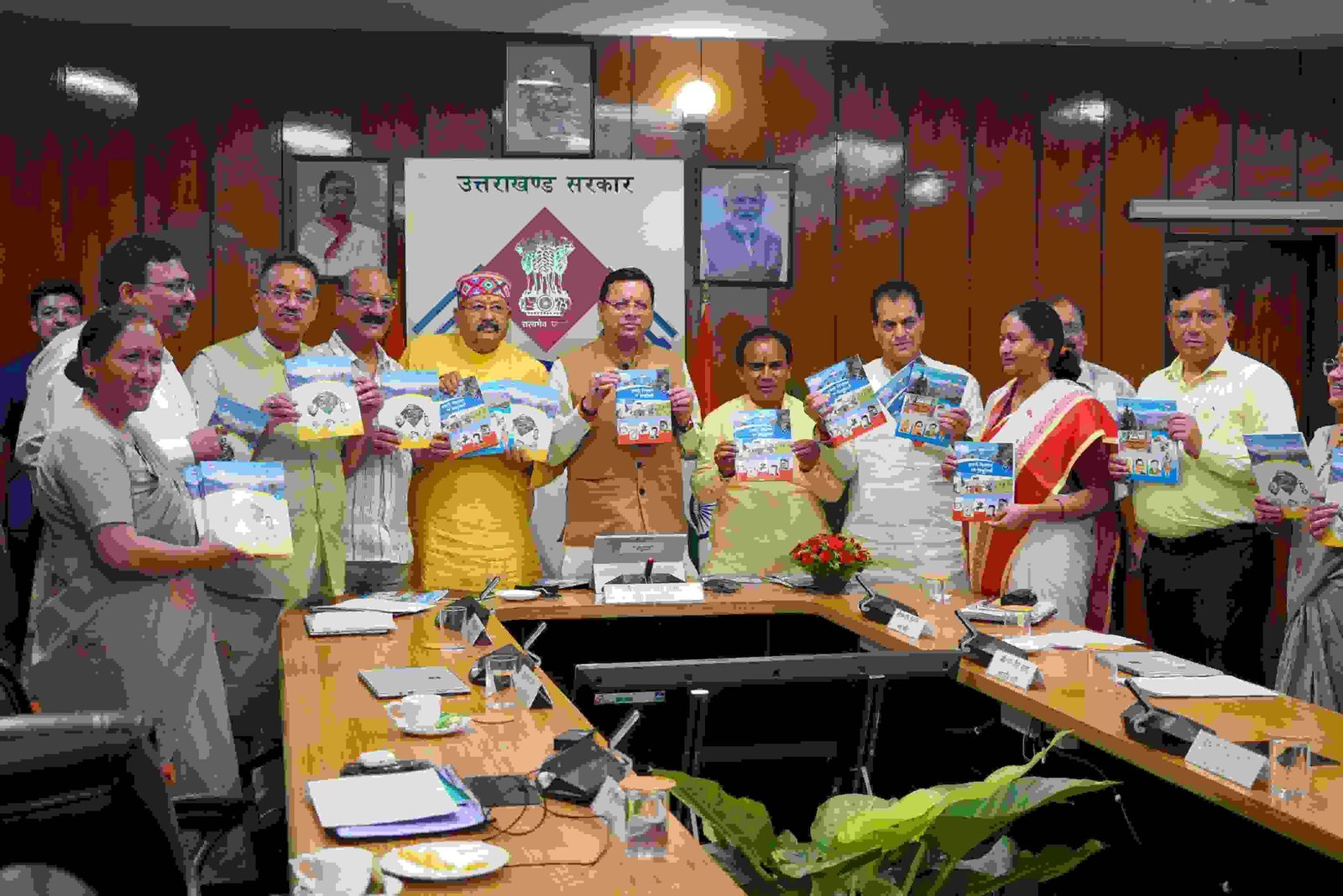 मुख्यमंत्री ने किया ‘‘हमारी विरासत एवं विभूतियां’’ पुस्तक का विमोचन, छात्र अब पढ़ेंगे राज्य आंदोलन के साथ ही अमर शहीदों के बलिदान की गाथा
