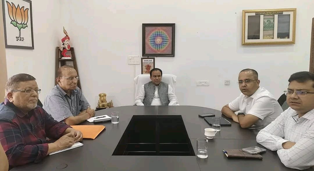 राजकीय उच्च शिक्षण संस्थानों के भवनों में लगेंगे सोलर पैनल : डॉ. धन सिंह रावत
