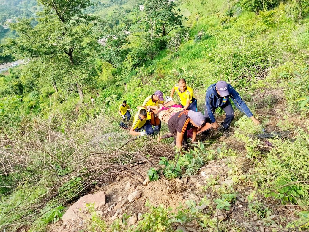 कोटेश्वर के पास चोपड़ा मार्ग पर वाहन दुर्घटनाग्रस्त : दो की मौत, चार घायल