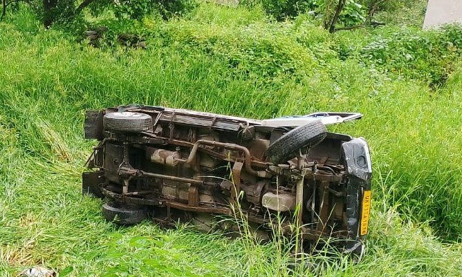 चमोली : नंदानगर विकास खंड के बांजबगड़ इंटर कॉलेज के पास वाहन दुर्घटनाग्रस्त, एक गंभीर घायल