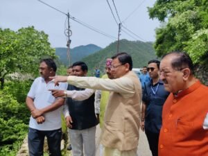 मुख्यमंत्री पुष्कर सिंह धामी ने टिहरी के आपदाग्रस्त क्षेत्र जखन्याली का किया स्थलीय निरीक्षण