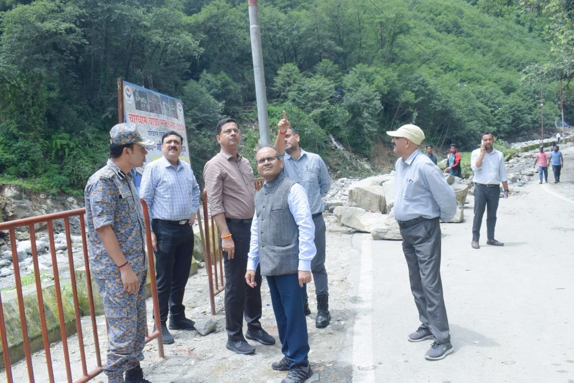 केदारघाटी के प्रभावित क्षेत्रों का अधिकारियों ने किया दौरा, 10374 लोगों को निकाला गया सकुशल