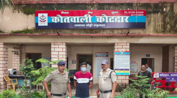 फरार चल रहे दो वारंटियों को पौड़ी पुलिस ने किया गिरफ्तार