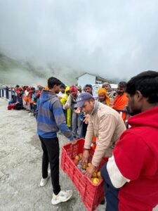 श्री केदारनाथ धाम में तीर्थयात्रियों की सहायता के लिए प्रशासन के साथ श्री बदरीनाथ-केदारनाथ मंदिर समिति भी आगे आयी