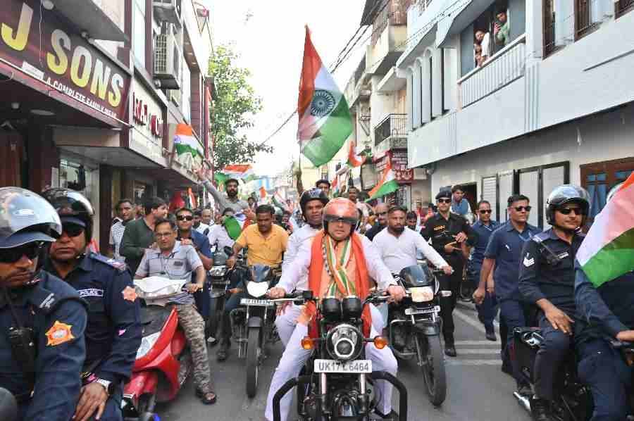 तिरंगा बाइक रैली में शामिल हुए सीएम धामी, मुख्यमंत्री ने ‘हर घर तिरंगा’ अभियान को सफल बनाने का किया आह्वान