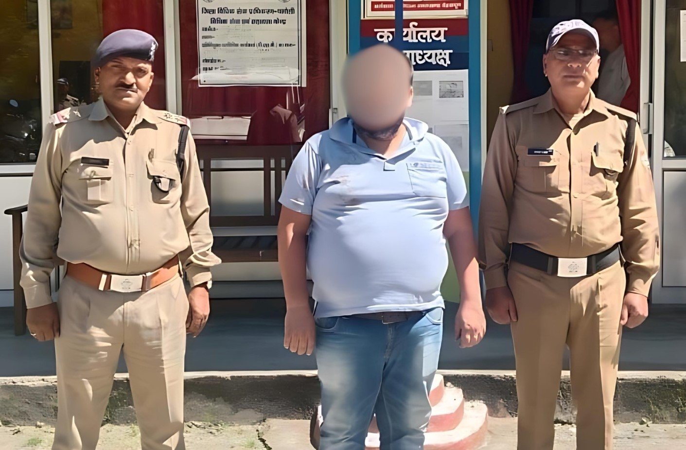 शिक्षकों व पुलिस कर्मी के साथ अभद्रता करने वाले वार्ड बॉय को पुलिस ने किया गिरफ्तार