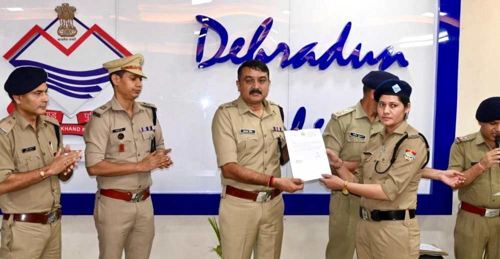 एसएसपी देहरादून द्वारा पुलिस कार्यालय में हुआ सम्मेलन, उत्कृष्ठ कार्य करने वाले 63 अधिकारियो/कर्मचारियों को प्रशस्ति पत्र देकर किया सम्मानित