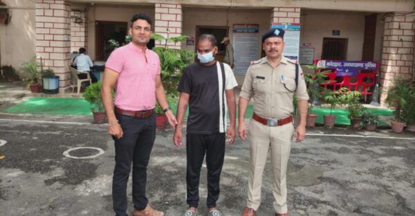 कोटद्वार : पुलिस ने पोस्ट ऑफिस में पैसे जमा करते समय डेढ़ लाख रुपए लूटने वाले मोगली को किया गिरफ्तार