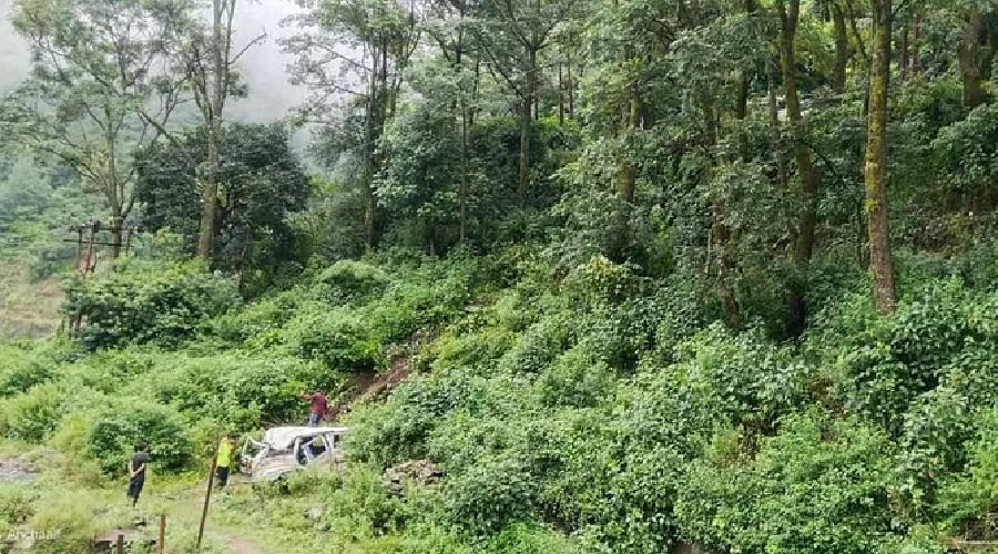 रुद्रप्रयाग : बांसवाड़ा में हादसा, खाई में गिरा वाहन, सात लोग थे सवार