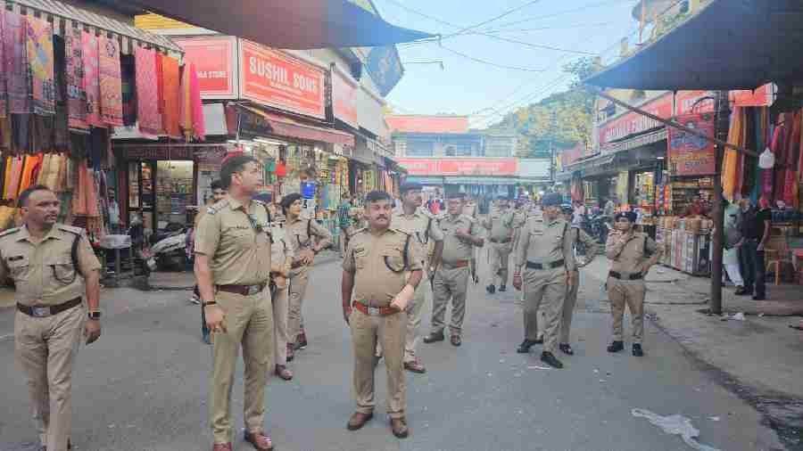 एसएसपी देहरादून के निर्देशों पर पल्टन बाजार में लगातार चल रहा सत्यापन अभियान, 58 संदिग्ध लोगों को पुलिस लायी थाने, सत्यापन की कार्यवाही