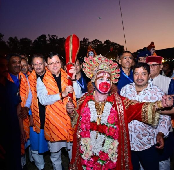 मुख्यमंत्री पुष्कर सिंह धामी ने दशहरा महोत्सव कार्यक्रम में किया प्रतिभाग, कहा – दशहरा हमारी सांस्कृतिक धरोहर का अमूल्य हिस्सा