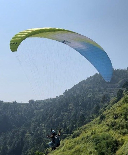 पैराग्लाइडिंग – आसमान की उंचाई नापने के लिए तैयार हैं उत्तराखण्ड के युवा, पर्यटन विभाग दे रहा है युवाओं को पैराग्लाइडिंग का निशुल्क प्रशिक्षण