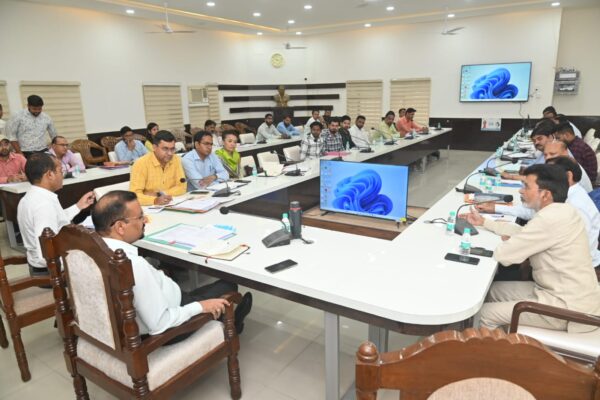 डीएम कर्मेन्द्र सिंह ने मैन्युअल स्कैवेंजर्स के संबंध में स्वच्छकार विमुक्ति की बैठक आयोजित, दिए निर्देश
