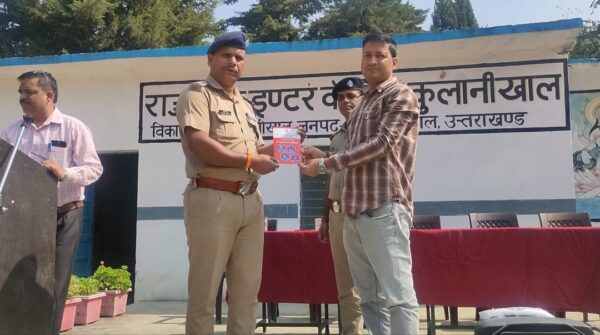 रिखणीखाल पुलिस ने राजकीय इंटर कॉलेज कुलानीखाल में नौनिहालों के साथ आयोजित की कानूनी पाठशाला