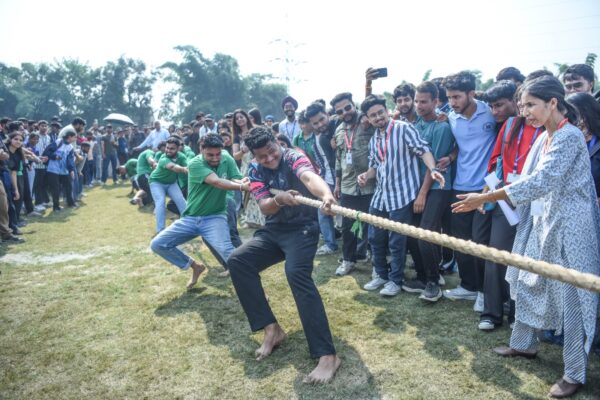 श्री गुरु राम राय विश्वविद्यालय की वार्षिक खेलकूद प्रतियोगिता खेलोत्सव में स्कूल ऑफ मैनेजमेंट ओवर ऑल चैम्पियन