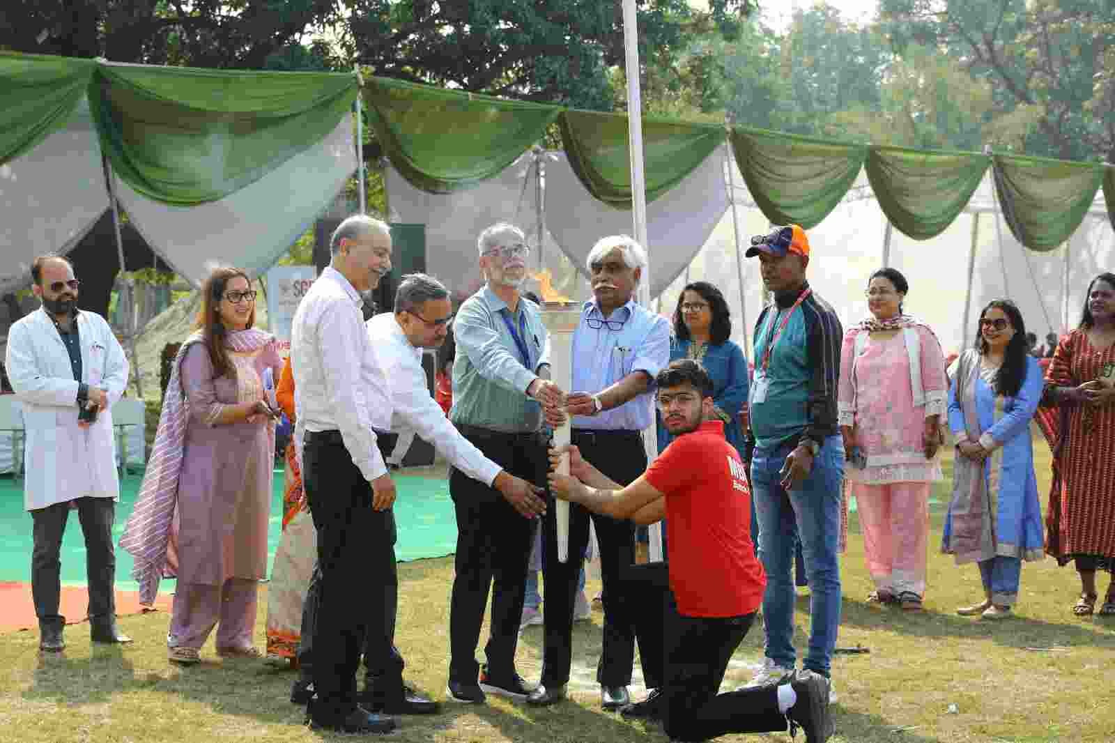 एसजीआरआर आईएमएण्डएचएस में एथलीटिका-2024 का रंगारंग आगाज़, 100 मीटर दौड में आयुष और प्रणवी अव्वल,800 मीटर दौड में अनस अहमद ने जीती खिताबी दौड़