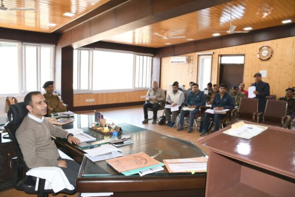 डीएम आशीष भटगांई की अध्यक्षता में सड़क सुरक्षा समिति की बैठक आयोजित, अधिकारियों को दिए निर्देश