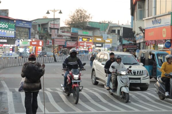 हादसे पर लगाम लगाने में कारगर साबित होगे स्पीड ब्रेकर, DM के सड़क सुरक्षा प्रयास दून वासियों को दिलाएंगे राहत