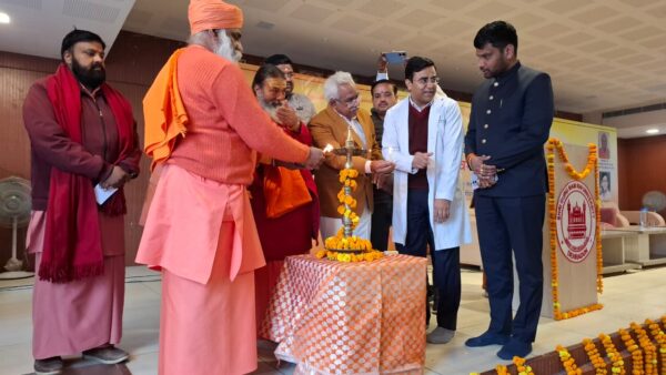 श्री गुरु मण्डल आश्रम देवपुरा में श्री महंत इन्दिरेश अस्पताल के कैंसर जागरूकता शिविर का हजारों हरिद्वारवासियों ने उठाया लाभ, वरिष्ठ कैंसर सर्जन डॉ. पंकज कुमार गर्ग ने कैंसर जागरूकता पर दिया व्याख्यान