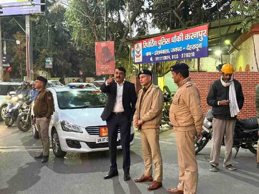 एसएसपी दून ने शहर के व्यस्ततम चौराहे का किया स्थलीय निरीक्षण, यातायात के दबाव के दृष्टिगत अधिकारियों को किया निर्देशित