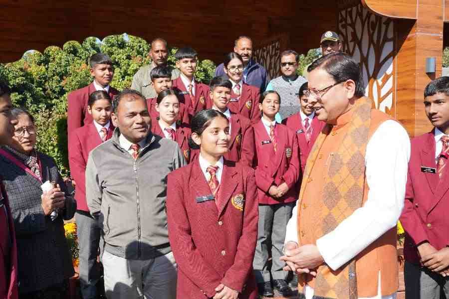 सैनिक स्कूल घोड़ाखाल से शैक्षिक भ्रमण के लिए आये विद्यार्थियों ने मुख्यमंत्री से की भेंट