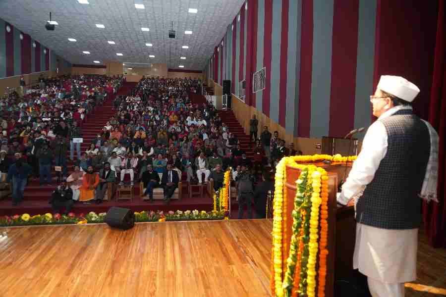 मुख्यमंत्री पुष्कर सिंह धामी ने दून विश्वविद्यालय में आयोजित गंग धारा-विचारों का अविरल प्रवाह कार्यक्रम में किया प्रतिभाग